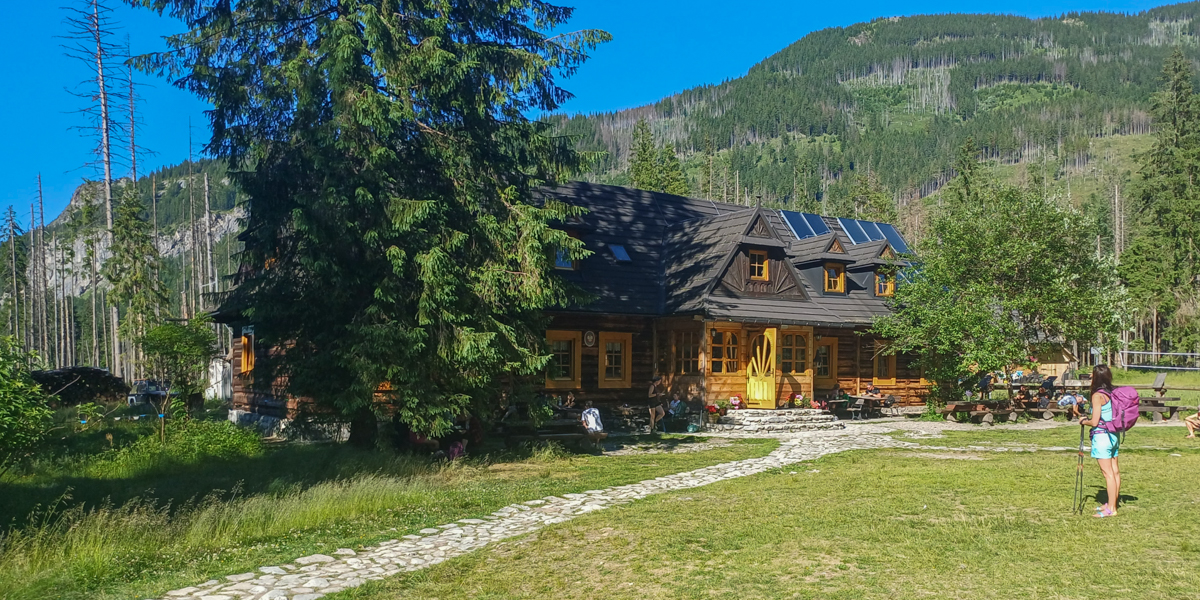 Schronisko w Dolinie Roztoki